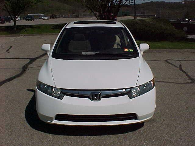 Photo of 2007 White Honda Civic