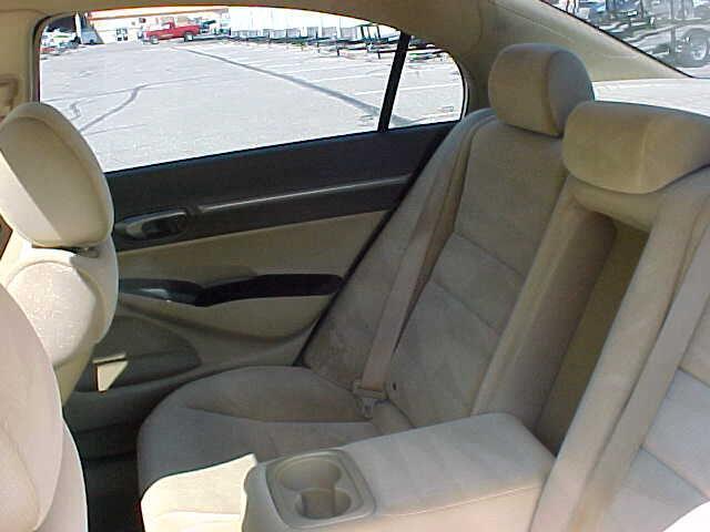 Photo of 2007 White Honda Civic