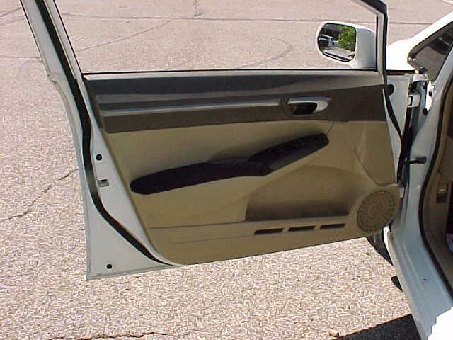 Photo of 2007 White Honda Civic