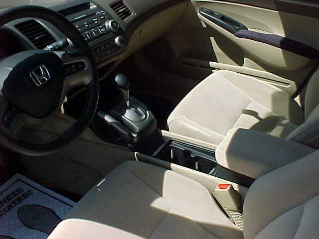 Photo of 2007 White Honda Civic