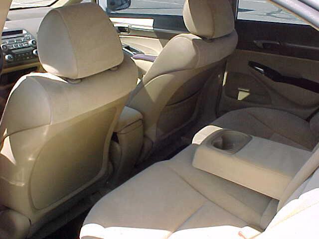 Photo of 2007 White Honda Civic