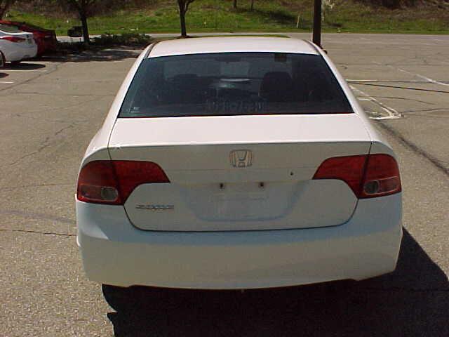 Photo of 2007 White Honda Civic