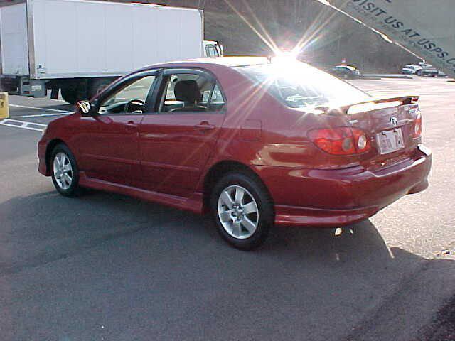 Photo of 2006 Burgundy Toyota Corolla