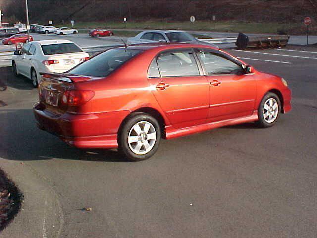 Photo of 2006 Burgundy Toyota Corolla