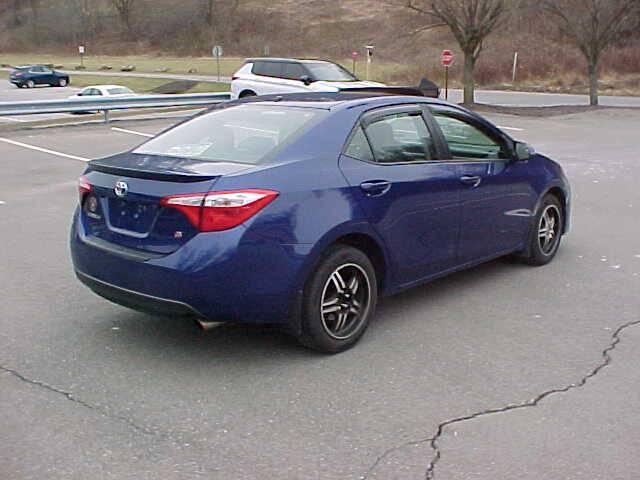 Photo of 2015 Blue Toyota Corolla