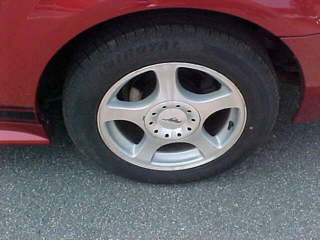 Photo of 2004 Burgundy Ford Mustang