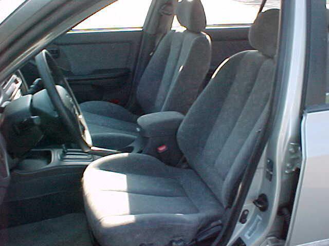 Photo of 2003 Silver Hyundai ELANTRA