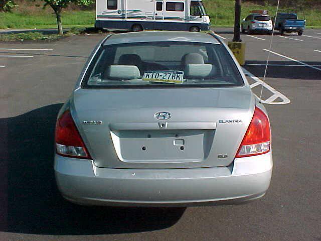 Photo of 2003 Silver Hyundai ELANTRA