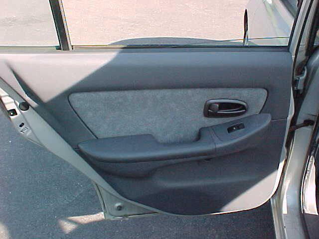 Photo of 2003 Silver Hyundai ELANTRA