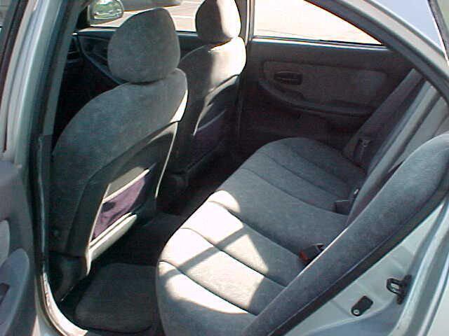 Photo of 2003 Silver Hyundai ELANTRA