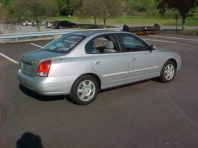 Photo of 2003 Silver Hyundai ELANTRA