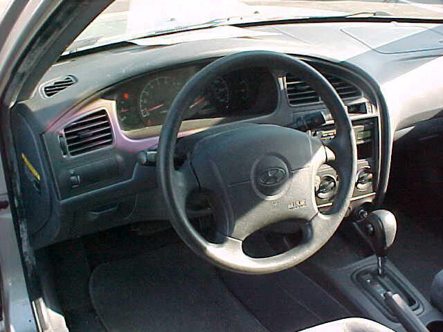 Photo of 2003 Silver Hyundai ELANTRA