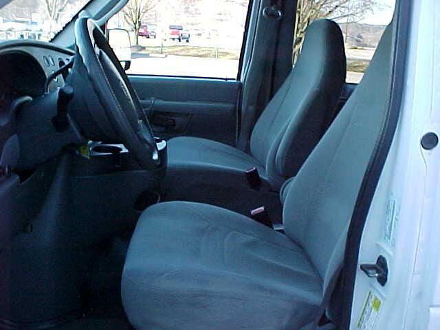 Photo of 2008 White Ford E150