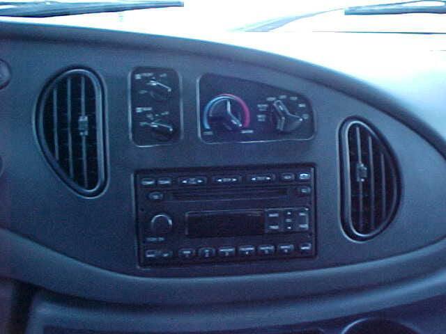 Photo of 2008 White Ford E150