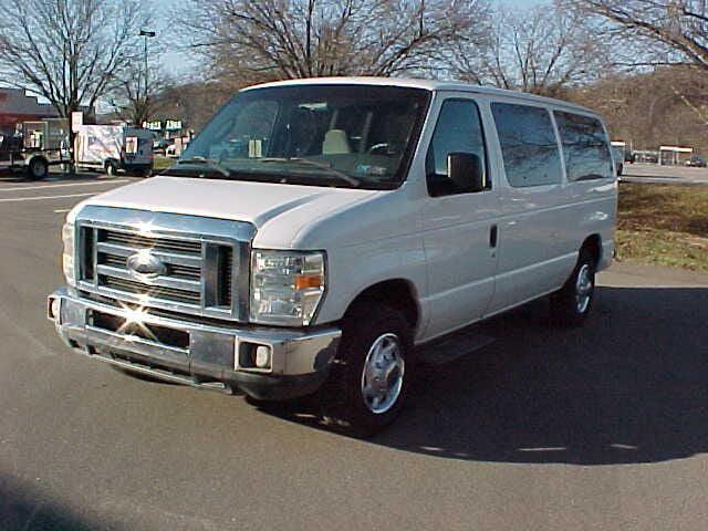Photo of 2008 White Ford E150