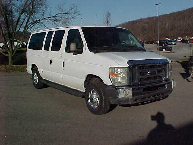 Photo of 2008 White Ford E150