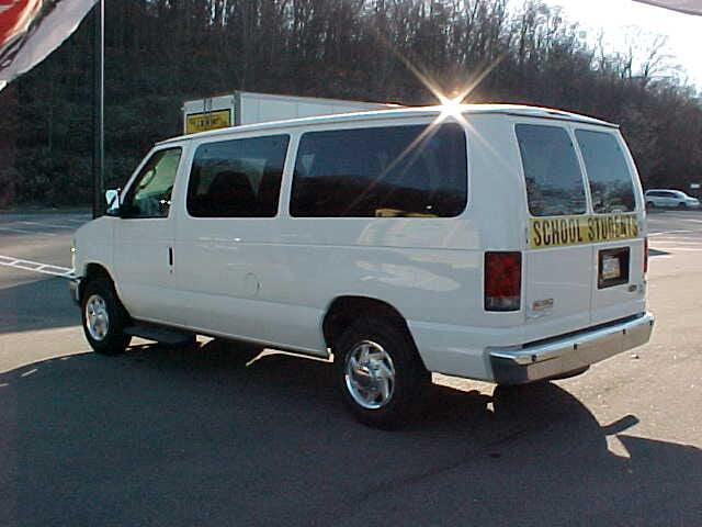 Photo of 2008 White Ford E150