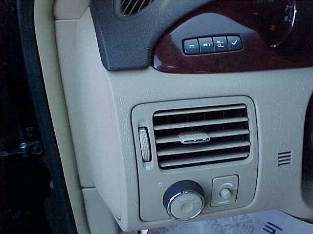 Photo of 2008 Burgundy Buick Lucerne