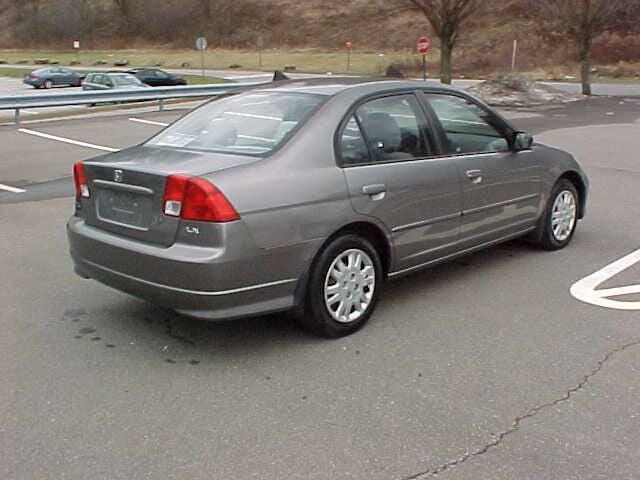 Photo of 2005 Pewter Honda Civic