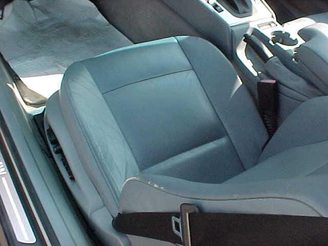 Photo of 2004 Blue BMW 330