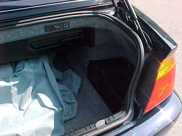 Photo of 2004 Blue BMW 330