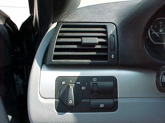 Photo of 2004 Blue BMW 330