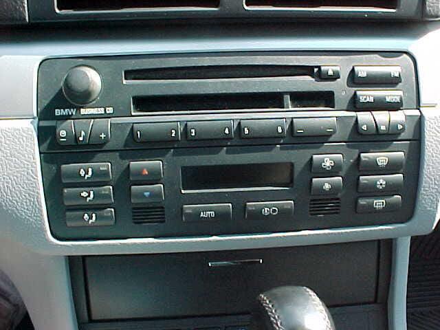 Photo of 2004 Blue BMW 330