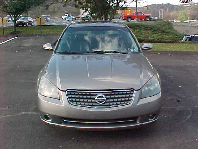 Photo of 2005 Brown Nissan Altima