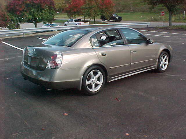 Photo of 2005 Brown Nissan Altima