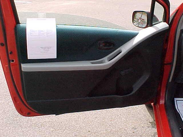 Photo of 2007 Red Toyota Yaris
