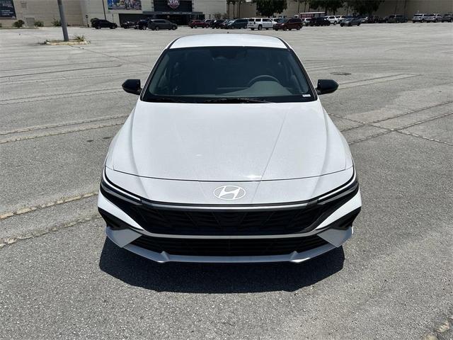 Photo of 2025 White Hyundai ELANTRA