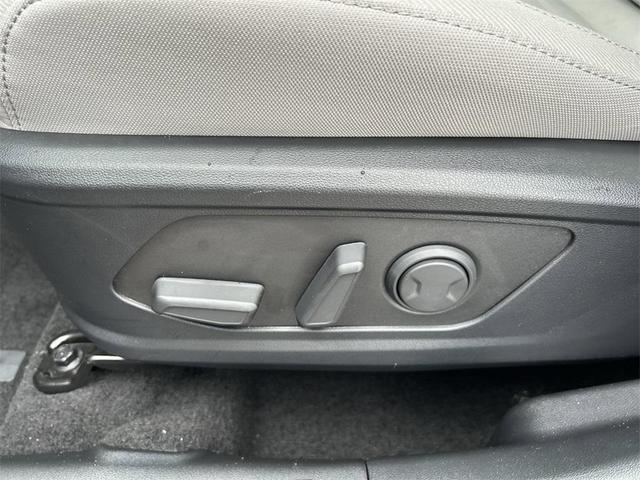 Photo of 2025 White Pearl Hyundai TUCSON