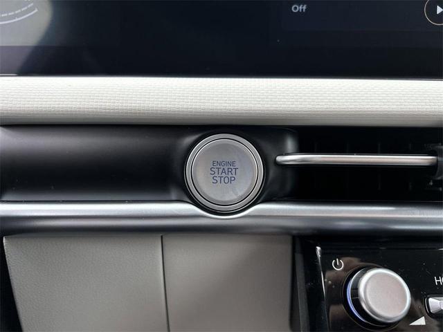 Photo of 2025 White Pearl Hyundai TUCSON