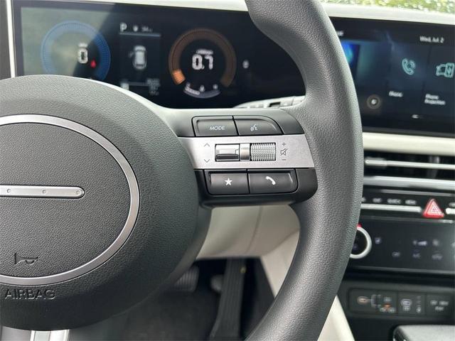 Photo of 2025 White Pearl Hyundai TUCSON