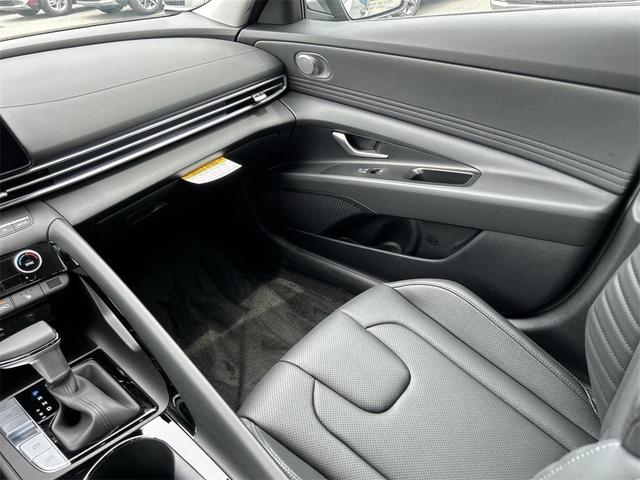 Photo of 2025 Gray Hyundai ELANTRA