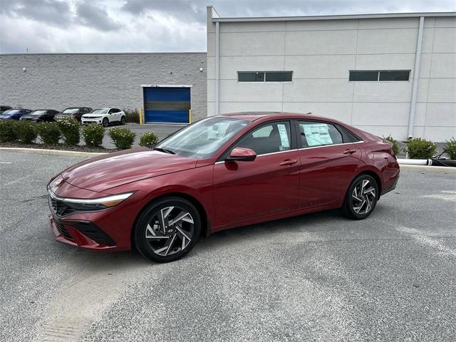 Photo of 2025 Red Hyundai ELANTRA