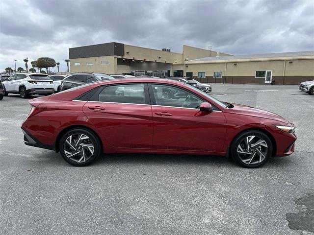 Photo of 2025 Red Hyundai ELANTRA