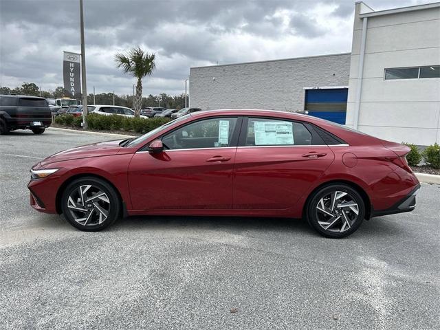 Photo of 2025 Red Hyundai ELANTRA