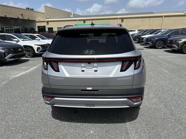 Photo of 2025 Shimmering Silver Hyundai TUCSON Hybrid