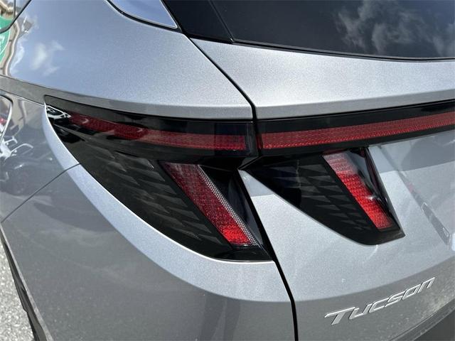 Photo of 2025 Shimmering Silver Hyundai TUCSON Hybrid