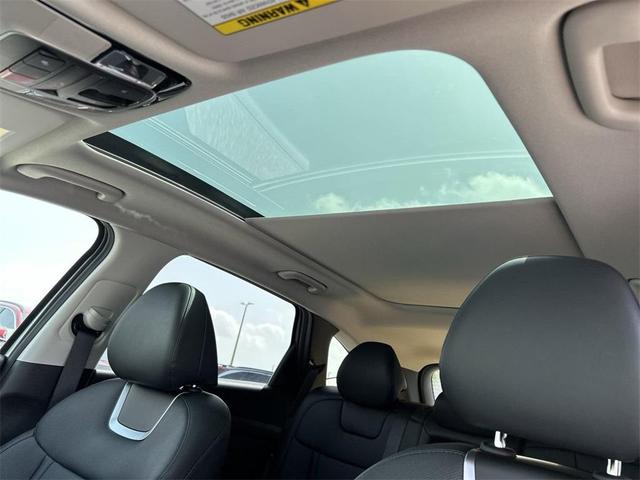 Photo of 2025 Shimmering Silver Hyundai TUCSON Hybrid