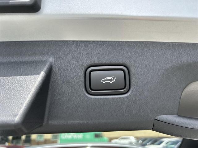 Photo of 2025 Shimmering Silver Hyundai TUCSON Hybrid