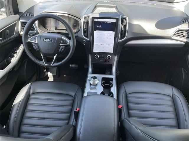 Photo of 2022 Carbonized Gray Metallic Ford Edge