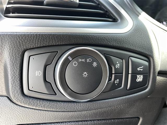 Photo of 2022 Carbonized Gray Metallic Ford Edge