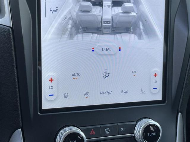 Photo of 2022 Carbonized Gray Metallic Ford Edge