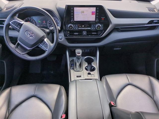 Photo of 2022 Magnetic Gray Metallic Toyota Highlander