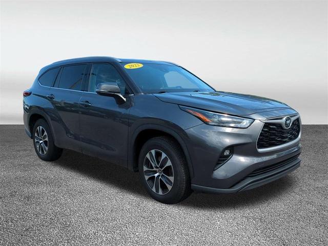 Photo of 2022 Magnetic Gray Metallic Toyota Highlander