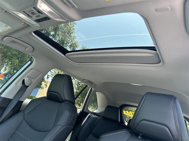 Photo of 2023 Silver Toyota RAV4 Hybrid
