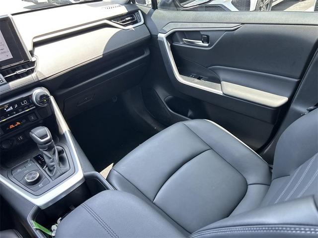 Photo of 2023 Silver Toyota RAV4 Hybrid