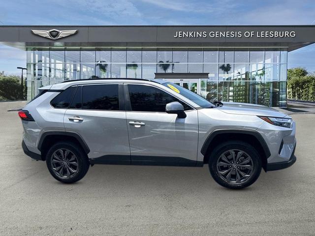 Photo of 2023 Silver Toyota RAV4 Hybrid